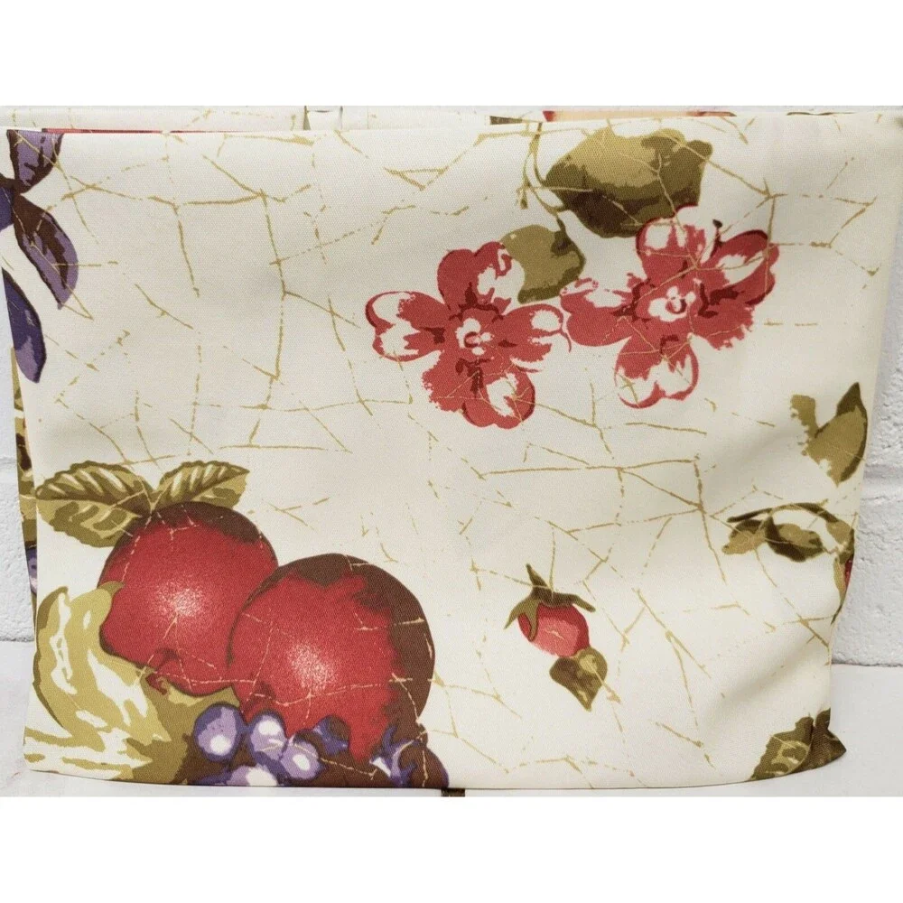 1 Printed Fabric Tablecloth, 52